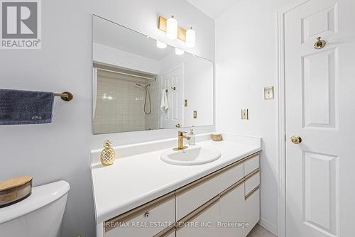 27 Westchester Drive, Kitchener, ON - Indoor Photo Showing Bathroom