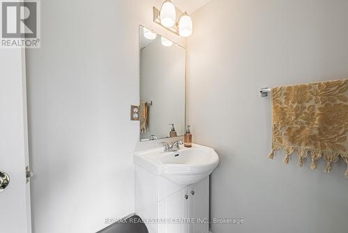 27 Westchester Drive, Kitchener, ON - Indoor Photo Showing Bathroom