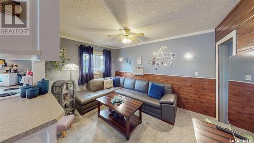 480 Smith Street, Regina, SK - Indoor Photo Showing Living Room