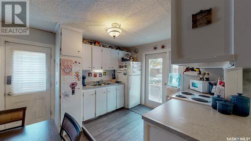 480 Smith Street, Regina, SK - Indoor Photo Showing Kitchen With Double Sink