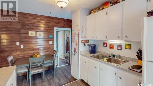 480 Smith Street, Regina, SK - Indoor Photo Showing Kitchen With Double Sink