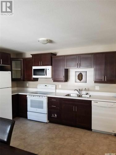 955 Montague Street, Regina, SK - Indoor Photo Showing Kitchen With Double Sink