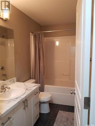 955 Montague Street, Regina, SK - Indoor Photo Showing Bathroom