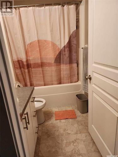 955 Montague Street, Regina, SK - Indoor Photo Showing Bathroom