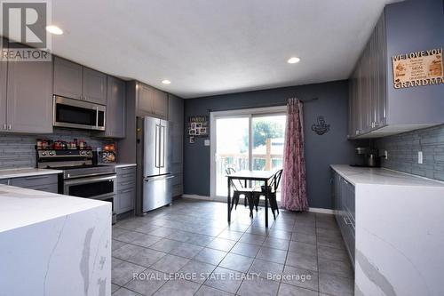 43 Brewster Way, Brantford, ON - Indoor Photo Showing Kitchen With Stainless Steel Kitchen