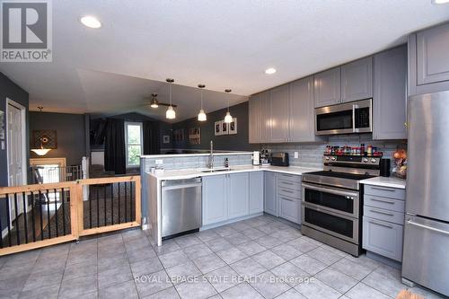 43 Brewster Way, Brantford, ON - Indoor Photo Showing Kitchen With Stainless Steel Kitchen