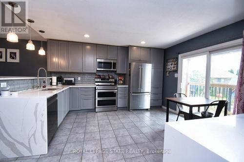 43 Brewster Way, Brantford, ON - Indoor Photo Showing Kitchen With Stainless Steel Kitchen