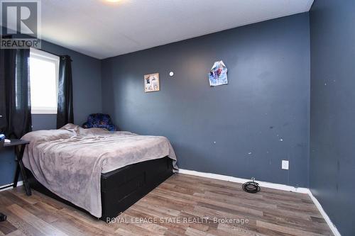 43 Brewster Way, Brantford, ON - Indoor Photo Showing Bedroom