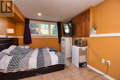 43 Brewster Way, Brantford, ON - Indoor Photo Showing Bedroom