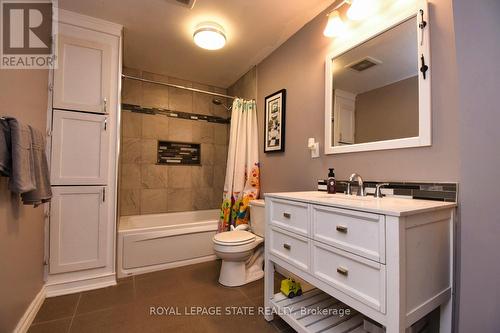 43 Brewster Way, Brantford, ON - Indoor Photo Showing Bathroom