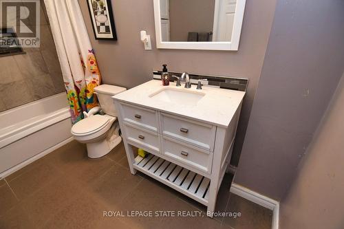 43 Brewster Way, Brantford, ON - Indoor Photo Showing Bathroom