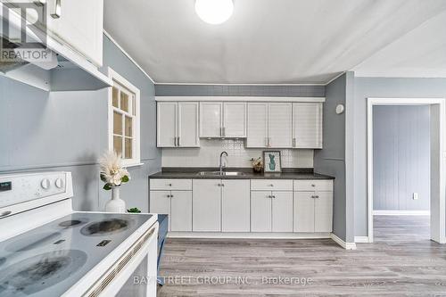 6285 Skinner Street, Niagara Falls, ON - Indoor Photo Showing Kitchen With Double Sink