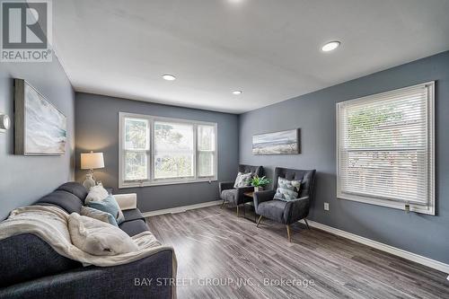 6285 Skinner Street, Niagara Falls, ON - Indoor Photo Showing Living Room