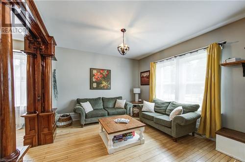 275 Dinsley Street, Blyth, ON - Indoor Photo Showing Living Room