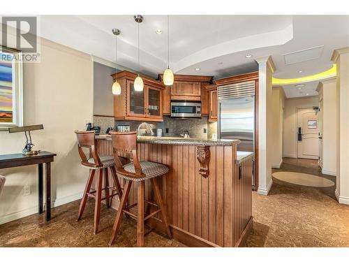 1288 Water Street Unit# 465 (B6), Kelowna, BC - Indoor Photo Showing Kitchen With Upgraded Kitchen