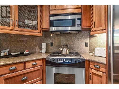 1288 Water Street Unit# 465 (B6), Kelowna, BC - Indoor Photo Showing Kitchen With Upgraded Kitchen