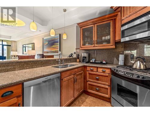 1288 Water Street Unit# 465 (B6), Kelowna, BC - Indoor Photo Showing Kitchen With Double Sink