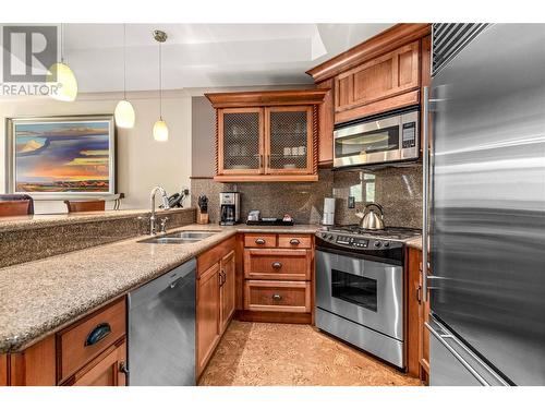 1288 Water Street Unit# 465 (B6), Kelowna, BC - Indoor Photo Showing Kitchen With Double Sink