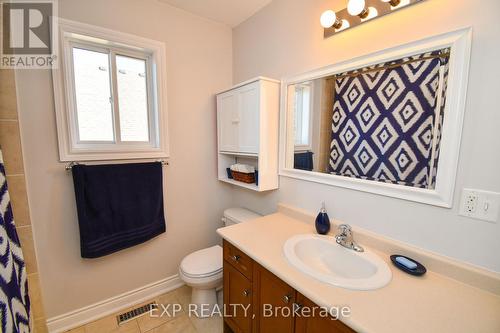 452 Greenwood Drive, Essa, ON - Indoor Photo Showing Bathroom