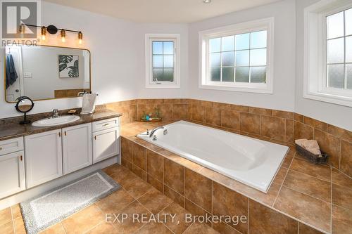 452 Greenwood Drive, Essa, ON - Indoor Photo Showing Bathroom