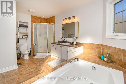 452 Greenwood Drive, Essa, ON - Indoor Photo Showing Bathroom