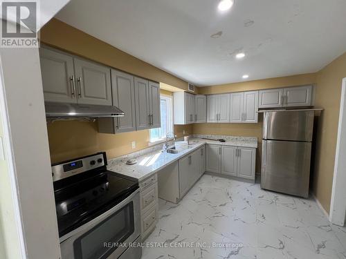 6 Frost Trail, Barrie, ON - Indoor Photo Showing Kitchen