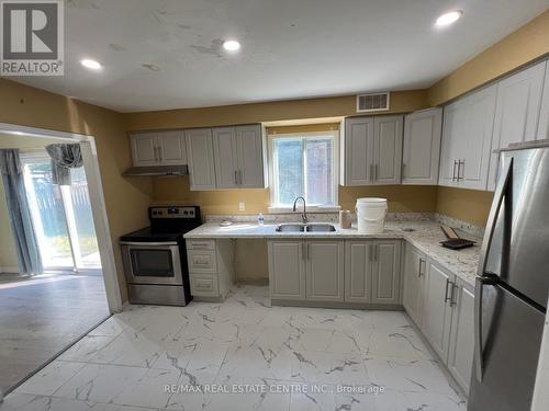 6 Frost Trail, Barrie, ON - Indoor Photo Showing Kitchen With Double Sink