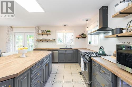 9832 Highway 12 W, Oro-Medonte, ON - Indoor Photo Showing Kitchen