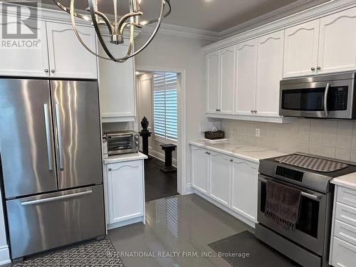 4205 Sarazen Drive, Burlington, ON - Indoor Photo Showing Kitchen