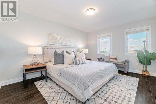 735 Banks Crescent, Milton, ON - Indoor Photo Showing Bedroom