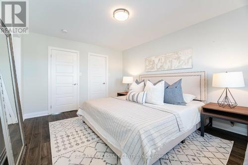 735 Banks Crescent, Milton, ON - Indoor Photo Showing Bedroom