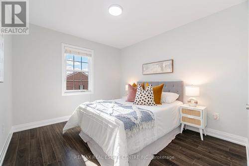 735 Banks Crescent, Milton, ON - Indoor Photo Showing Bedroom