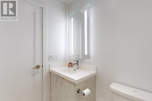 3533 - 5 Mabelle Avenue, Toronto, ON - Indoor Photo Showing Bathroom