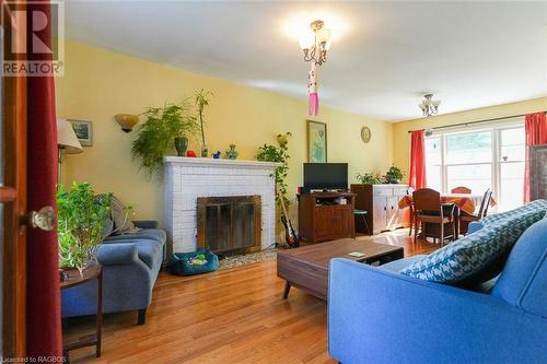 29 Mcclary Avenue, London, ON - Indoor Photo Showing Living Room With Fireplace