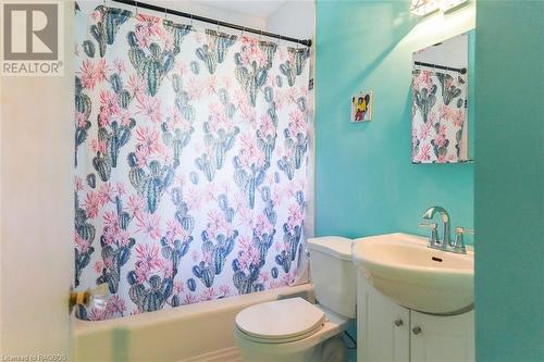 29 Mcclary Avenue, London, ON - Indoor Photo Showing Bathroom