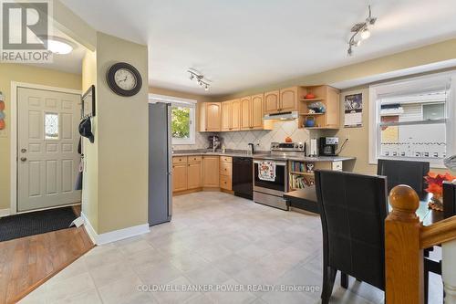 38 Barrett Crescent, London, ON - Indoor Photo Showing Kitchen