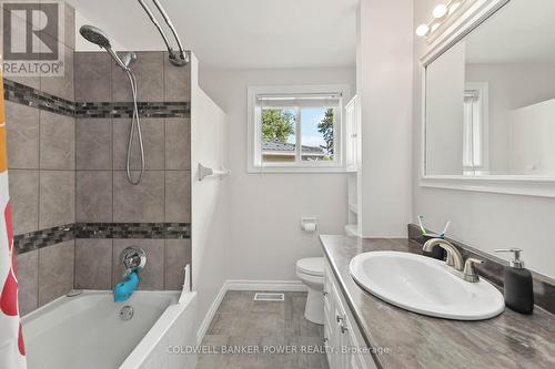 38 Barrett Crescent, London, ON - Indoor Photo Showing Bathroom