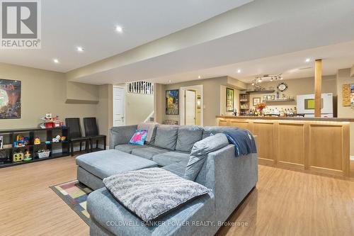 38 Barrett Crescent, London, ON - Indoor Photo Showing Living Room