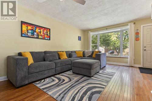 38 Barrett Crescent, London, ON - Indoor Photo Showing Living Room