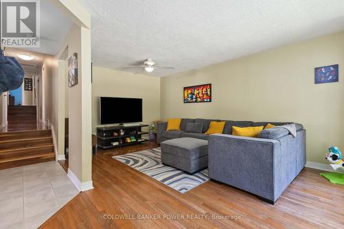 38 Barrett Crescent, London, ON - Indoor Photo Showing Living Room