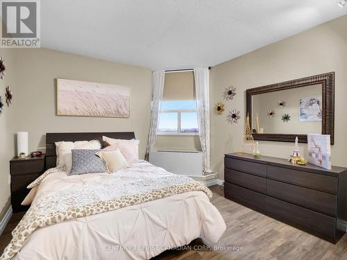 2303 - 323 Colborne Street, London, ON - Indoor Photo Showing Bedroom