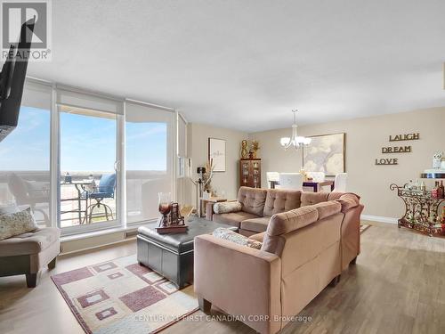 2303 - 323 Colborne Street, London, ON - Indoor Photo Showing Living Room