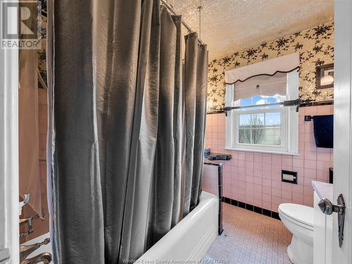 1201 Pelissier Street, Windsor, ON - Indoor Photo Showing Bathroom