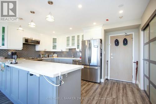 1209 - 711 Rossland Road E, Whitby (Pringle Creek), ON - Indoor Photo Showing Kitchen With Upgraded Kitchen