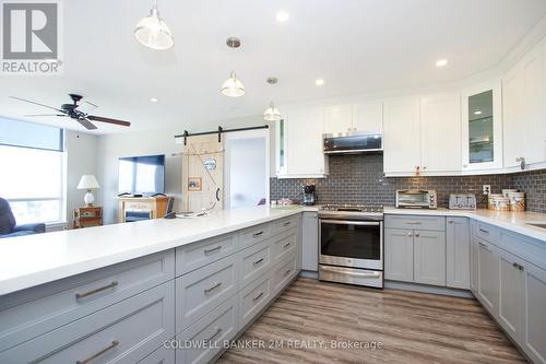 1209 - 711 Rossland Road E, Whitby (Pringle Creek), ON - Indoor Photo Showing Kitchen With Upgraded Kitchen