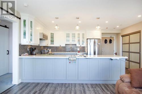 1209 - 711 Rossland Road E, Whitby (Pringle Creek), ON - Indoor Photo Showing Kitchen With Upgraded Kitchen