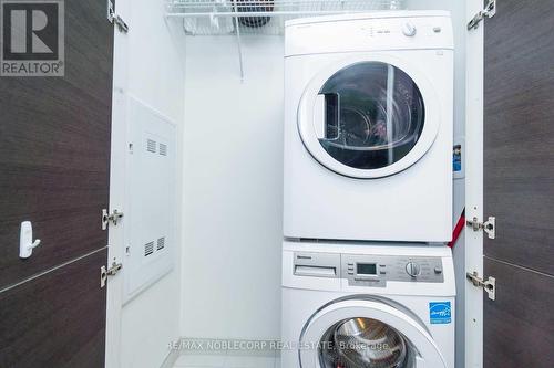 818 - 629 King Street W, Toronto, ON - Indoor Photo Showing Laundry Room