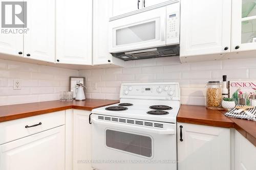 405 - 700 King Street W, Toronto, ON - Indoor Photo Showing Kitchen