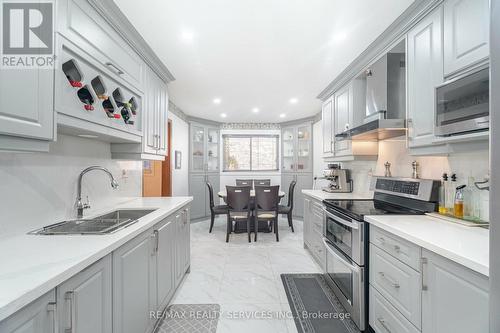 20 Pepperwood Place, Brampton, ON - Indoor Photo Showing Kitchen