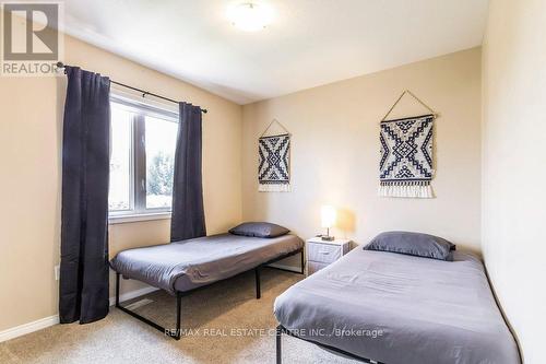 16 Newport Crescent, Hamilton, ON - Indoor Photo Showing Bedroom